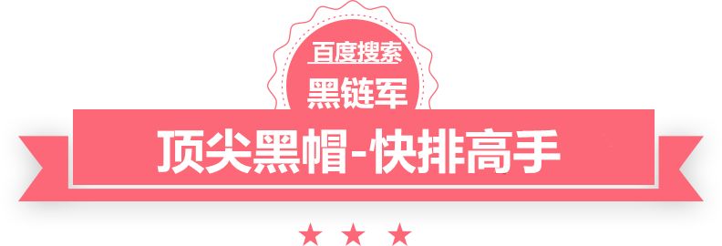 乌军特种部队抬伤员遇爆炸 淡定前行